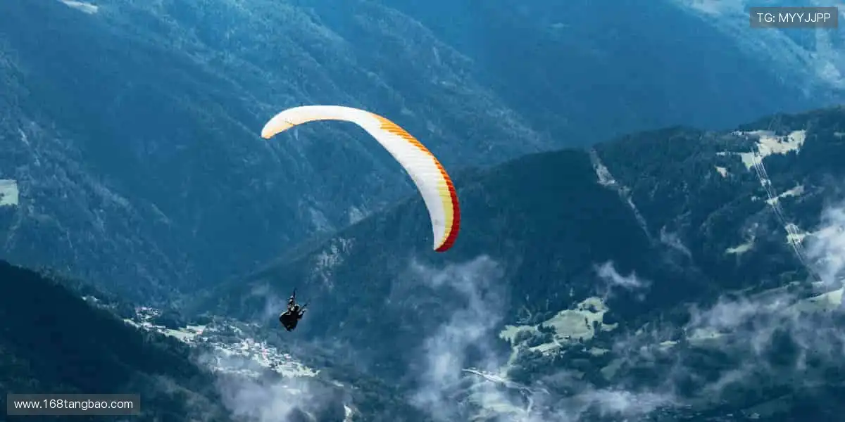 🎮 互动直播,弹幕狂欢,和百万球迷一起嗨翻全场!